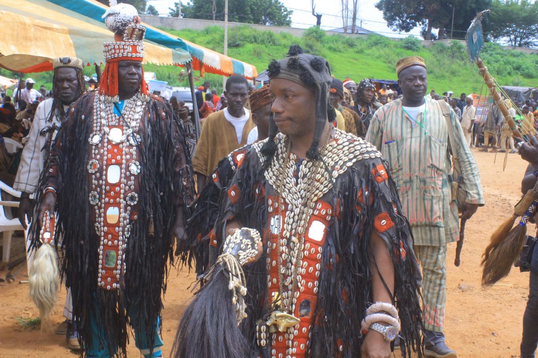 En tournée à Touba, le leader de la Fenacodoci Dosso Sory fait des révélations sur la confrérie des chasseurs traditionnels