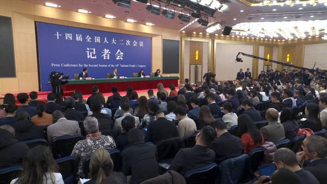 China emphasizes development, security in global governance of AI: FM