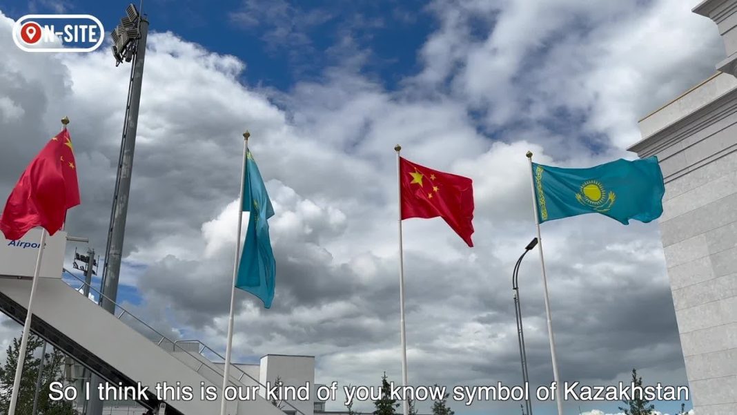 On-site: Xi warmly welcomed by Kazakhs as he arrives in Astana