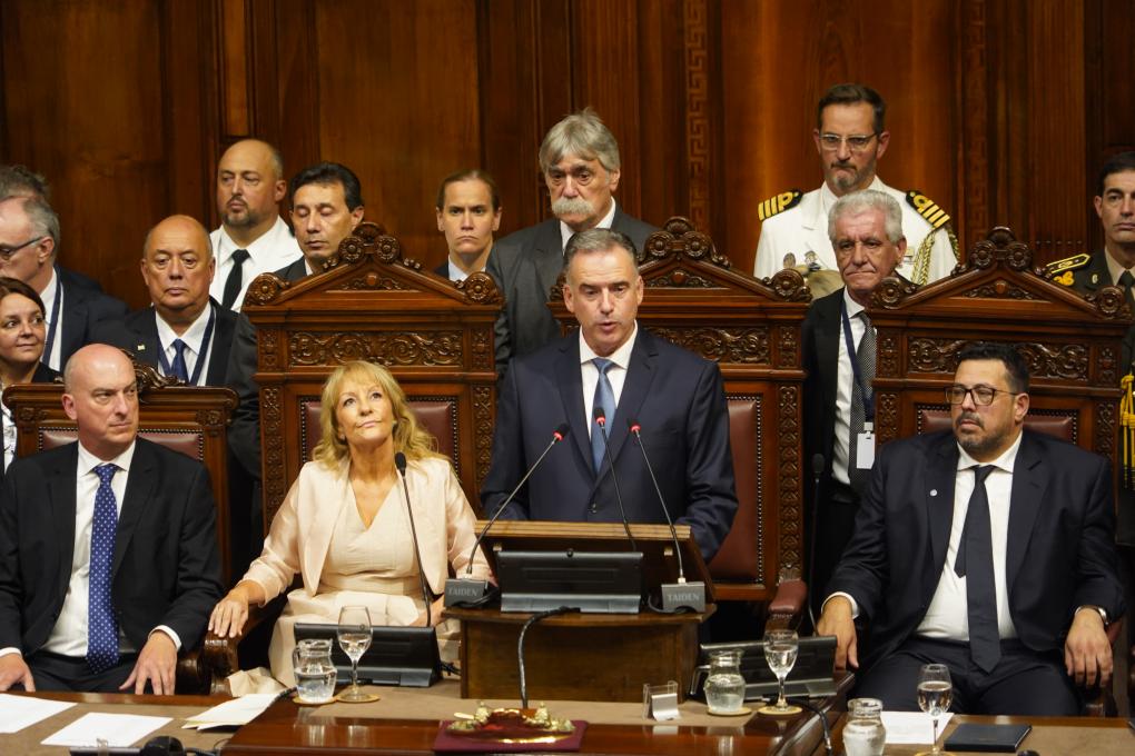 Yamandu Orsi prête serment en tant que nouveau président de l’Uruguay