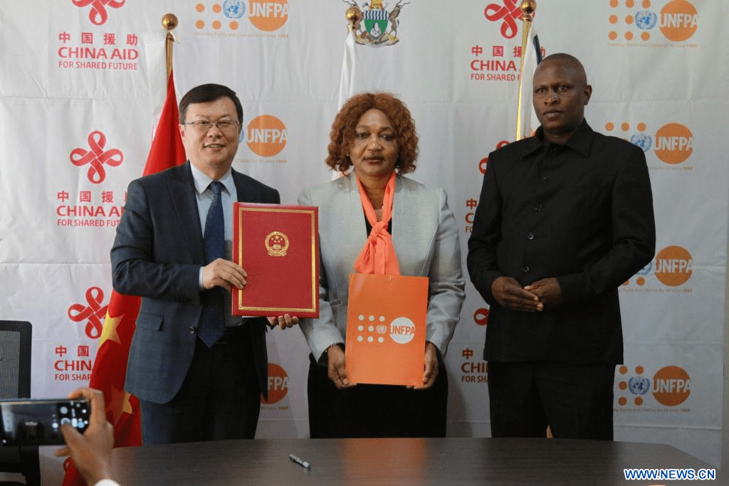 La Chine et le FNUAP concluent le programme d’aide à la santé pour les femmes et jeunes filles zimbabwéennes touchées par le cyclone Idai