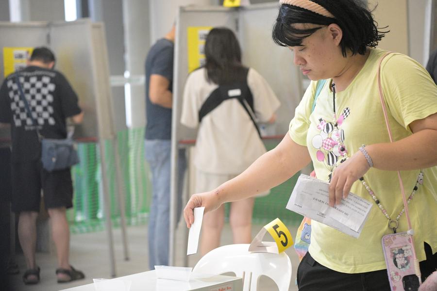 Le Parti d’action populaire au pouvoir à Singapour obtient une majorité simple aux élections générales