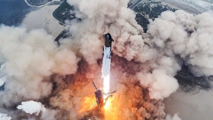 SpaceX perd les deux étages de sa fusée lors d’un vol d’essai de Starship ayant échoué pour la troisième fois consécutive