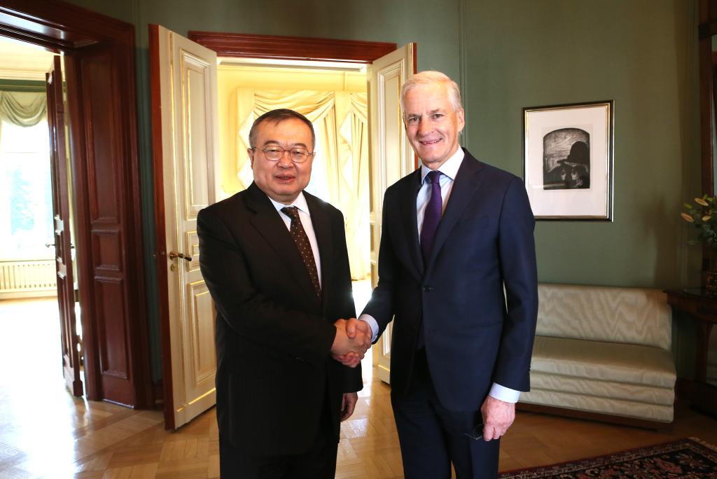 La Chine et la Norvège s’engagent à renforcer les échanges entre les partis et la coopération bilatérale