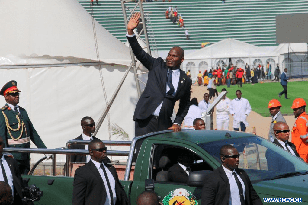 Le Mozambique célèbre le 50e anniversaire de son indépendance avec un appel à l’indépendance économique