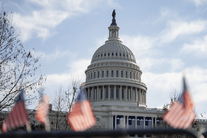Le Sénat américain approuve le projet de loi de Trump sur les réductions d’impôts et les dépenses publiques