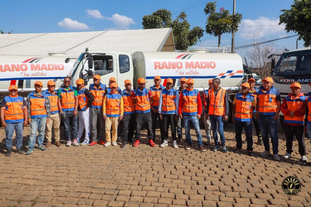 Eau à Madagascar : 18 camions-citernes remis à l’Etat pour la distribution