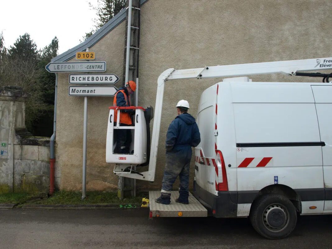 Fibre optique en France : 3 000 communes en passe d’être privées de réseau cuivre d’ici à janvier 2027