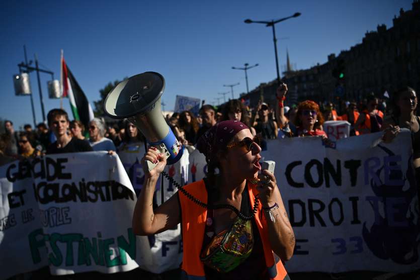 France : des centaines de milliers de manifestants dans la rue pour réclamer la justice fiscale