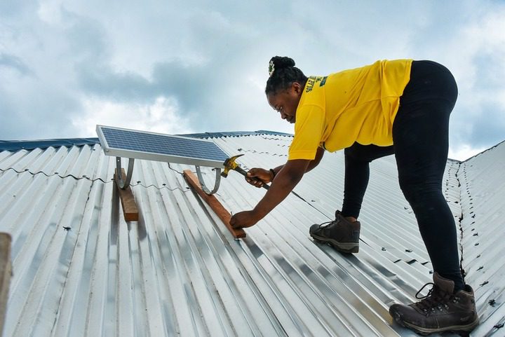 ZOOM AFRIQUE : Les panneaux solaires éclairent l’avenir de l’Afrique