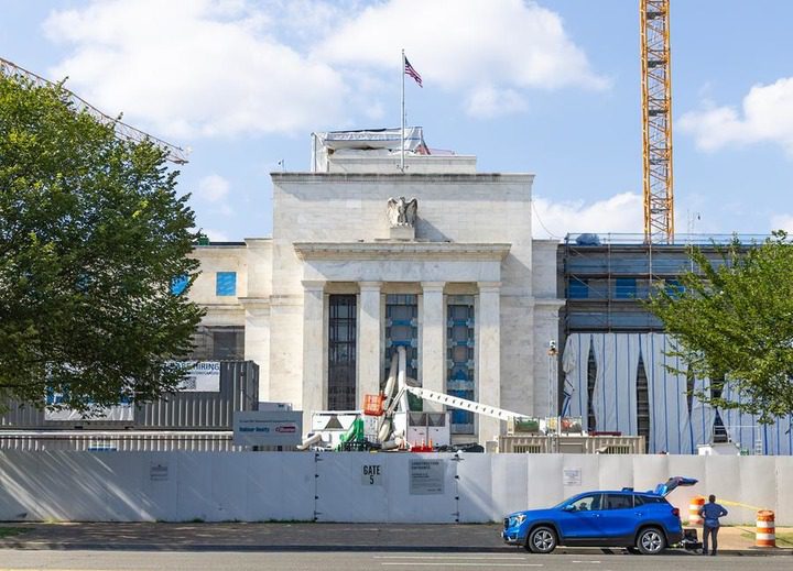 Etats-Unis : la Cour suprême autorise la gouverneure de la Fed Lisa Cook à rester en fonction pour l’instant