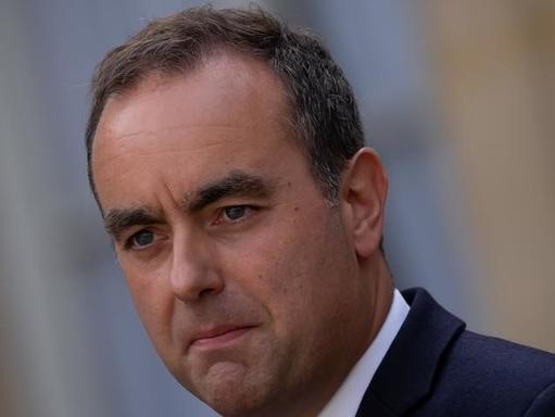 Le gouvernement français échappe à deux motions de censure