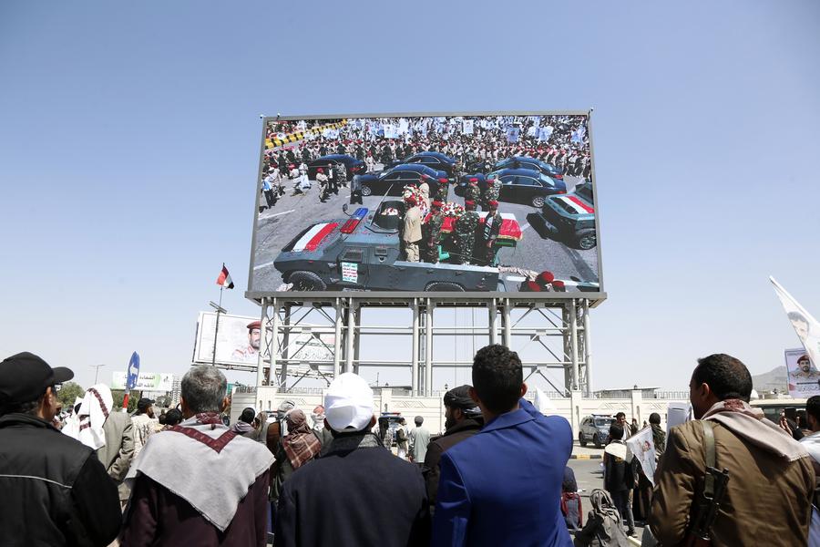 Yémen funérailles des victimes des récentes frappes aériennes israéliennes à Sanaa