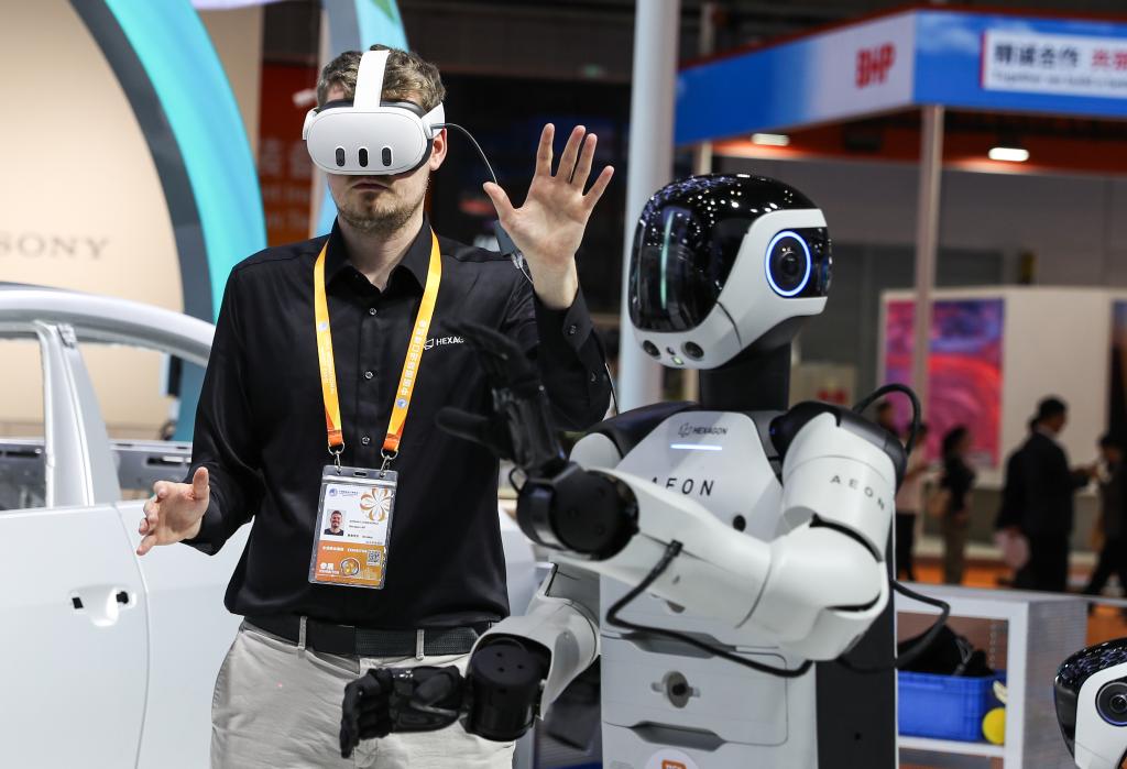 China demonstrates firm commitment to global cooperation at import expo