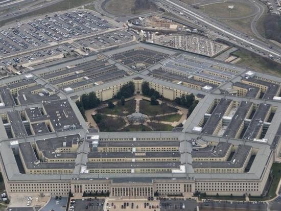 L’armée américaine frappe trois bateaux soupçonnés de trafic de drogue dans le Pacifique Est, tuant huit personnes