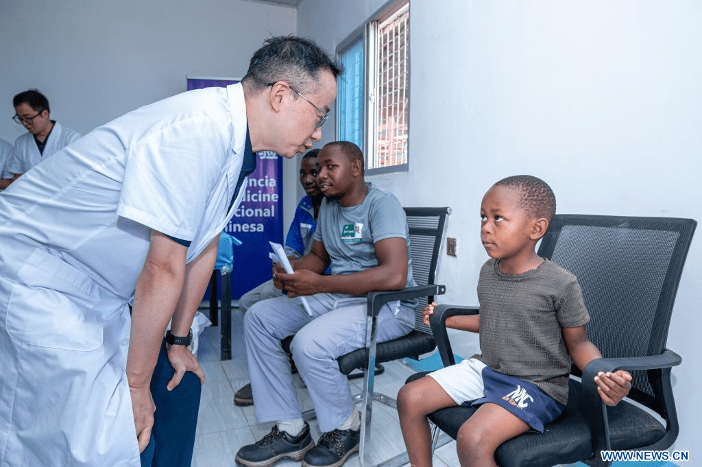 Mozambique : une équipe médicale chinois réalise des bilans de santé gratuits pour des travailleurs
