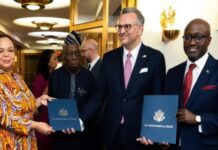 Un accord de paix « historique » entre la RDC et le Rwanda scellé à Washington, sur fond de fragilité de la situation sur le terrain