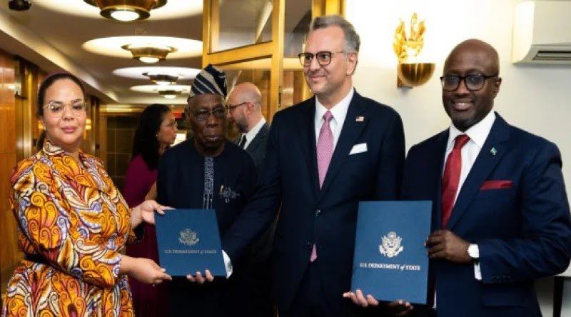 Un accord de paix « historique » entre la RDC et le Rwanda scellé à Washington, sur fond de fragilité de la situation sur le terrain