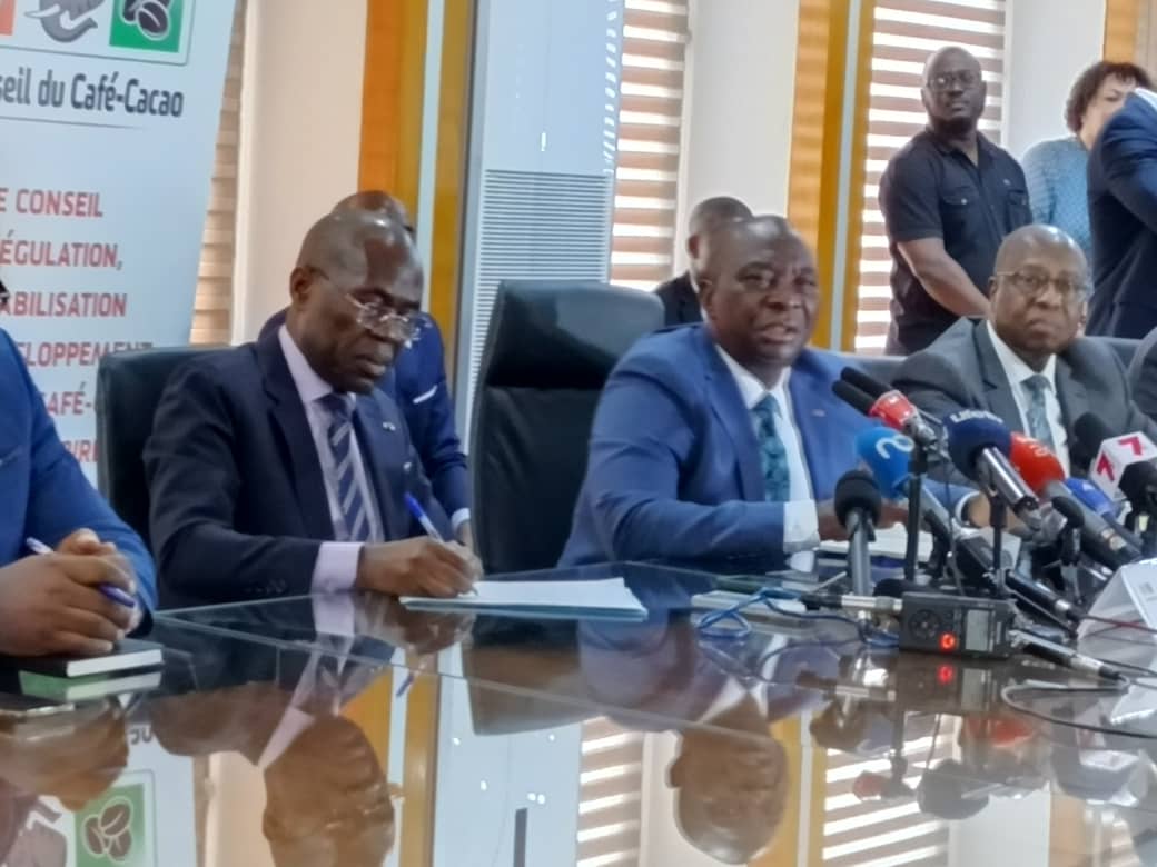 Achat du cacao : l’Etat ivoirien débloque 280 milliards de F Cfa face au blocage dans la commercialisation