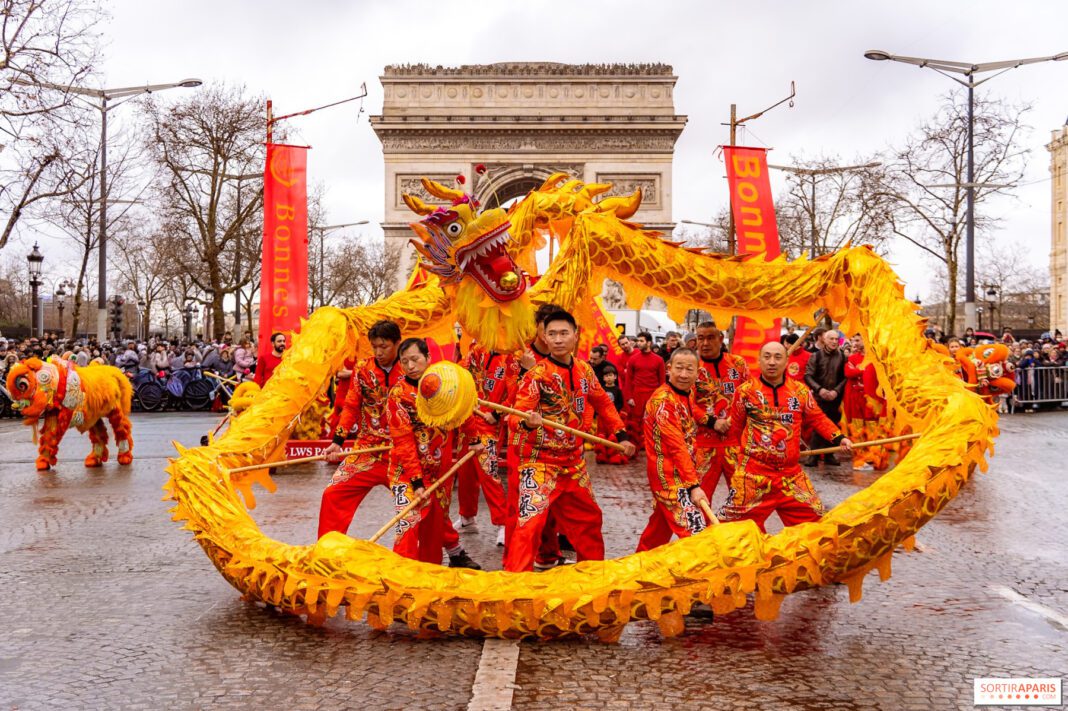 Entre tradition et innovation, le défilé du Nouvel An chinois 2026 anime les Champs-Elysées