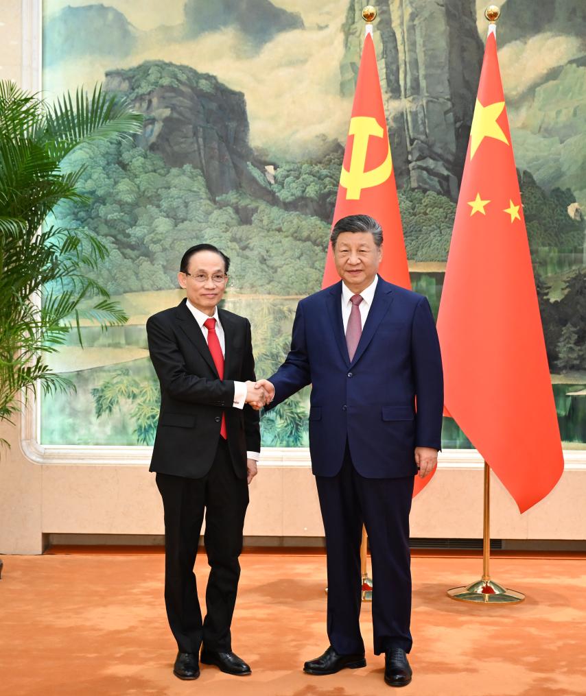 Xi says China consistently attaches great importance to ties with Vietnam