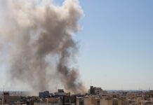 Israel strikes Hezbollah, warns of « many days » of combat