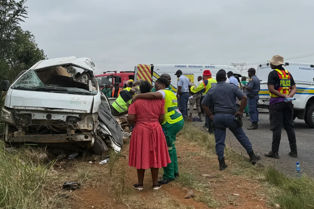 Afrique du Sud: huit morts dans une collision entre un camion et un minibus