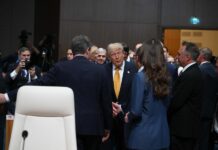 Trump affirme que les Etats-Unis pourraient frapper à nouveau l’Iran ce soir, l’Iran menaçant de fermer le détroit d’Ormuz et de riposter plus durement en cas de nouvelle attaque américaine
