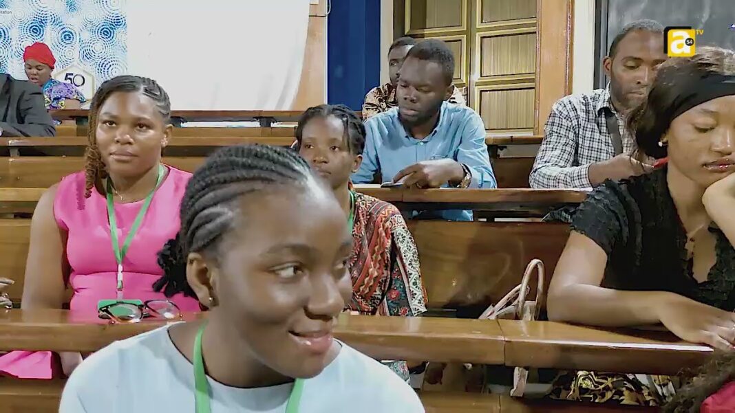 Cameroun : à l’ESSTIC, François Marc Modzom et des acteurs politiques sensibilisent les étudiants aux réalités du journalisme de terrain