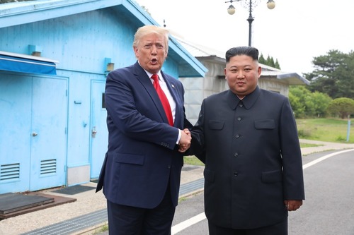 Trump envisage une rencontre avec le dirigeant suprême de la RPDC